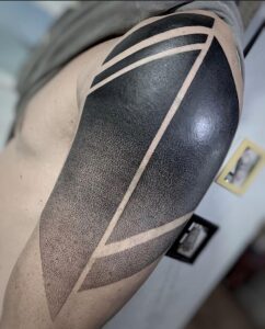 Rapha Lopes: Ex Catador de Latinhas Se Torna Um Dos Tatuadores Mais Valiosos Do Mundo PerFil Rapha Lopes Pontilhismo Dotwork Geometria Fineline TattooPediaBR 7