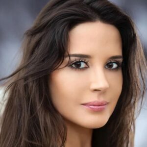 Como Cuidar da Sua Tatuagem Recém-feita: Guia Completo Para uma Cicatrização Perfeita Dra Carolina Reato dando dicas de cicatrização de tatuagem