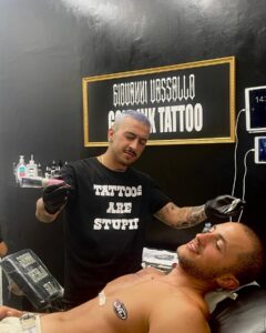 A Sessão De Tatuagem Mais Longa Da História: 61 Horas e 37 Minutos! sessao de tatuagem mais longa da historia tattoopediaBR 4