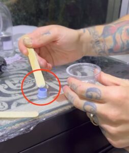 Tatuagem feita com cinzas