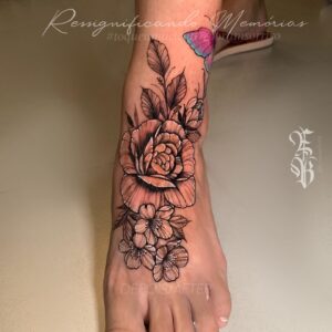 Tatuagem cobrindo cicatriz