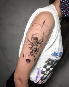 Tatuagem mini realismo de um anjo