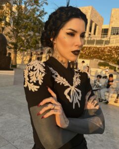 Kat Von D batizada em igreja