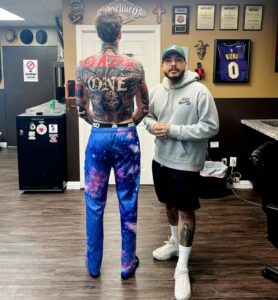 LaMelo Ball: Astro Da NBA Faz Tatuagem Gigante Com 6 Tatuadores Ao Mesmo Tempo! LaMelo Ball e a tatuagem gigante