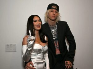 Machine Gun Kelly tatuagem blackout