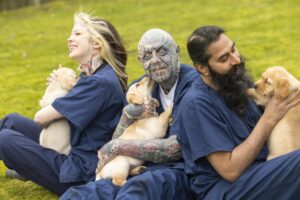 Mega tatuados e cachorros