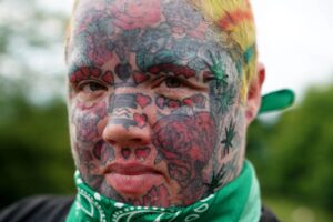 800 tatuagens sem emprego