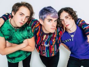 Banda troca musica por causa de tatuagem