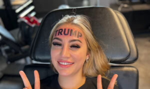 Influencer arrependida de tatuagem de Trump