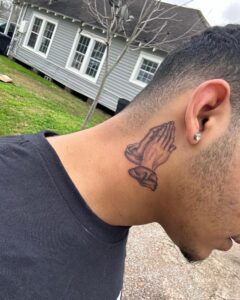 Deportados por causa de tatuagem